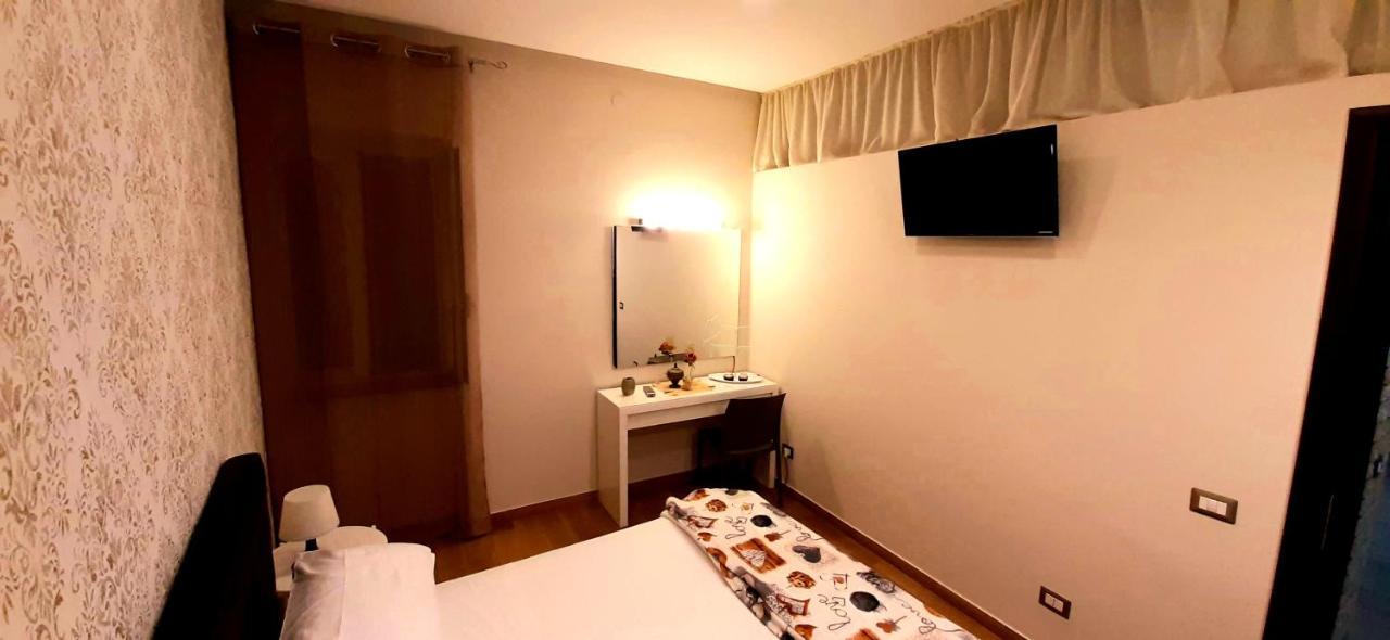 Castello Apartment Deluxe Шака Екстериор снимка
