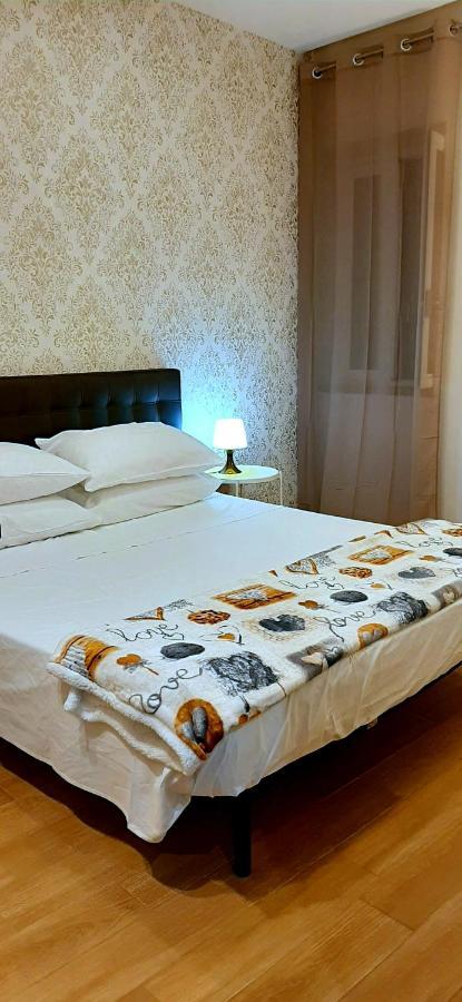 Castello Apartment Deluxe Шака Екстериор снимка