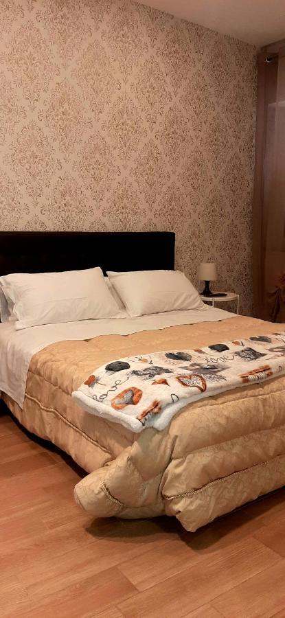Castello Apartment Deluxe Шака Екстериор снимка